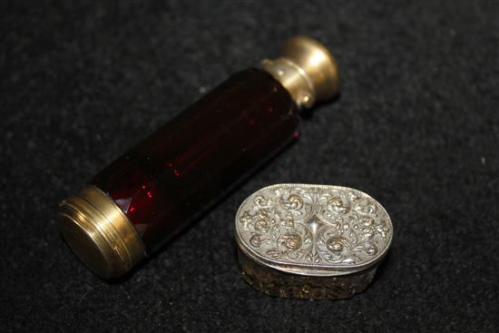 Silver double ended scent / vinaigrettes and Continental box